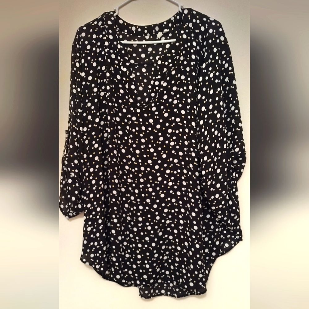 26/28W Cato Slit V- Neck Blouse Yellow & White Polka-dots/ Polyester
